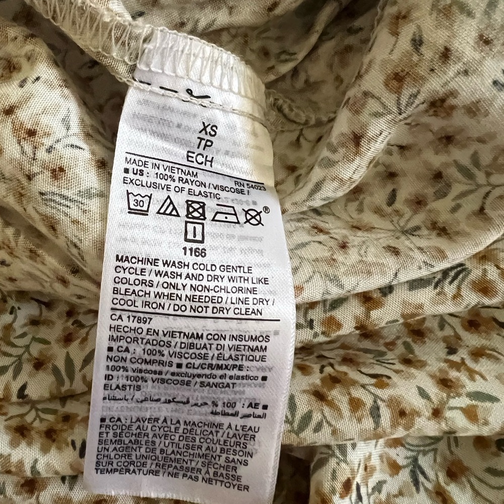 Old Navy Floral Print V-Neck Cami Jumpsuit - Picture 14 of 15
